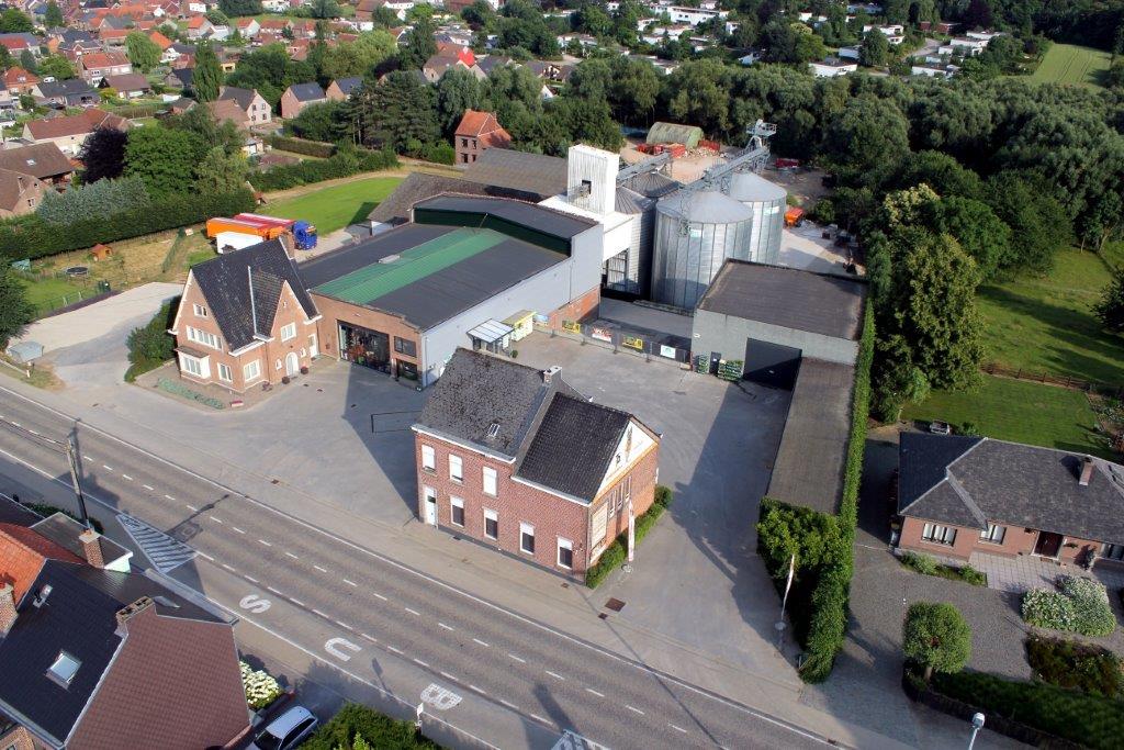 Luchtfoto van de Bosmans-vestiging in Bertem